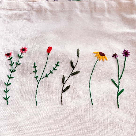 Handmade tote bag, hand embroidered tote bag for school, farmer’s market bag - Picture 4 of 4